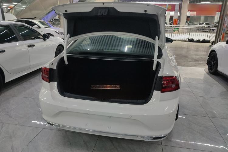 Used Volkswagen Lamando 2019 280TSI DSG Comfort Edition China VI standard Trunk