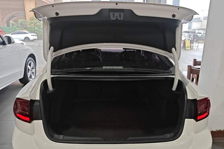 Used Volkswagen Lamando 2019 280TSI DSG Comfort Edition China V Standard Trunk