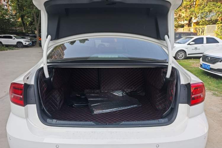 Used Volkswagen Lamando 2019 280TSI DSG Comfort Edition China VI standard Trunk