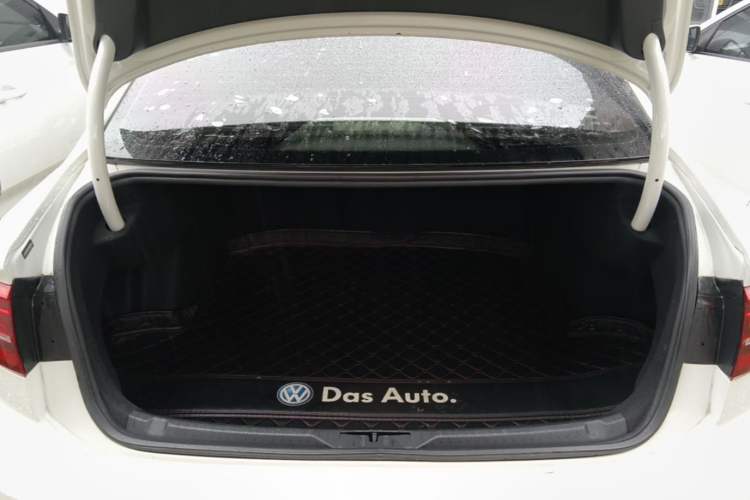 Used Volkswagen Lamando 2019 230TSI DSG Fashion Edition China VI Trunk