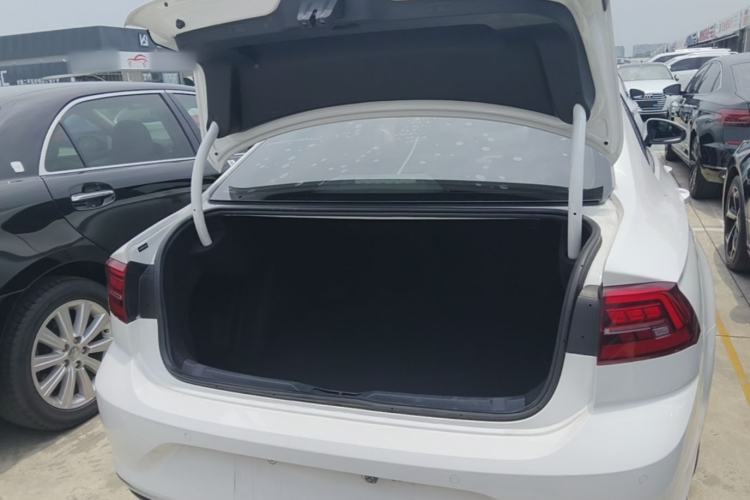 Used Volkswagen Lamando 2019 230TSI DSG Fashion Edition China V Standard Trunk