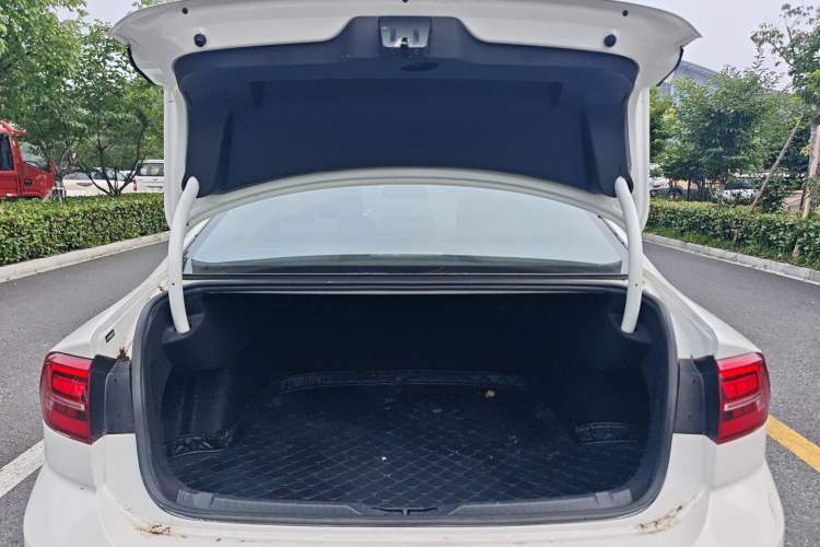 Used Volkswagen Lamando 2019 230TSI DSG Fashion Edition China VI Trunk