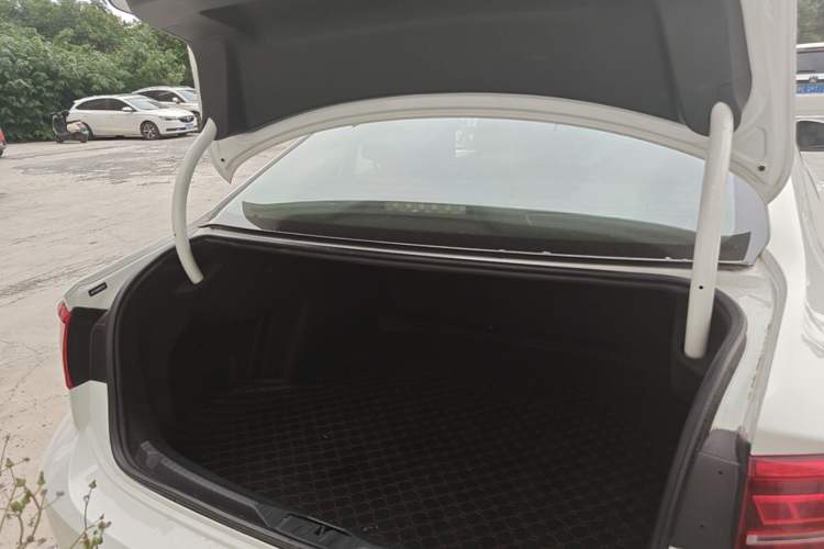 Used Volkswagen Lamando 2019 230TSI DSG Fashion Edition China VI Trunk