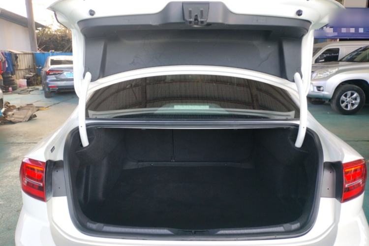 Used Volkswagen Lamando 2019 230TSI DSG Fashion Edition China VI Trunk