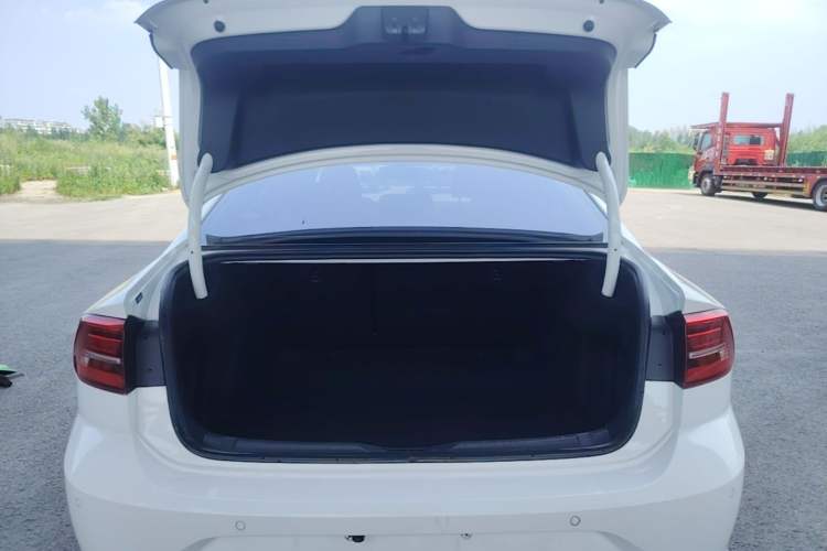 Used Volkswagen Lamando 2019 230TSI DSG Fashion Edition China VI Trunk