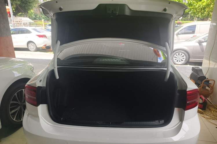 Used Volkswagen Lamando 2019 280TSI DSG Comfort Edition China VI standard Trunk