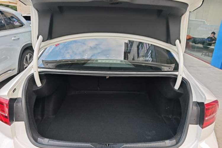 Used Volkswagen Lamando 2019 230TSI DSG Fashion Edition China VI Trunk