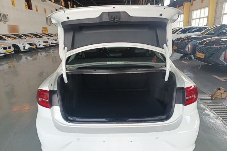 Used Volkswagen Lamando 2019 230TSI DSG Fashion Edition China VI Trunk