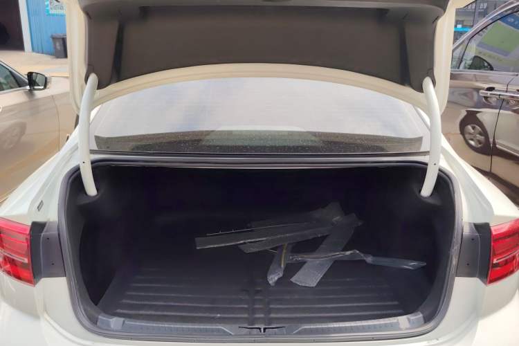 Used Volkswagen Lamando 2019 230TSI DSG Fashion Edition China V Standard Trunk