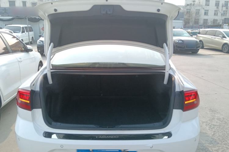 Used Volkswagen Lamando 2019 230TSI DSG Fashion Edition China VI Trunk