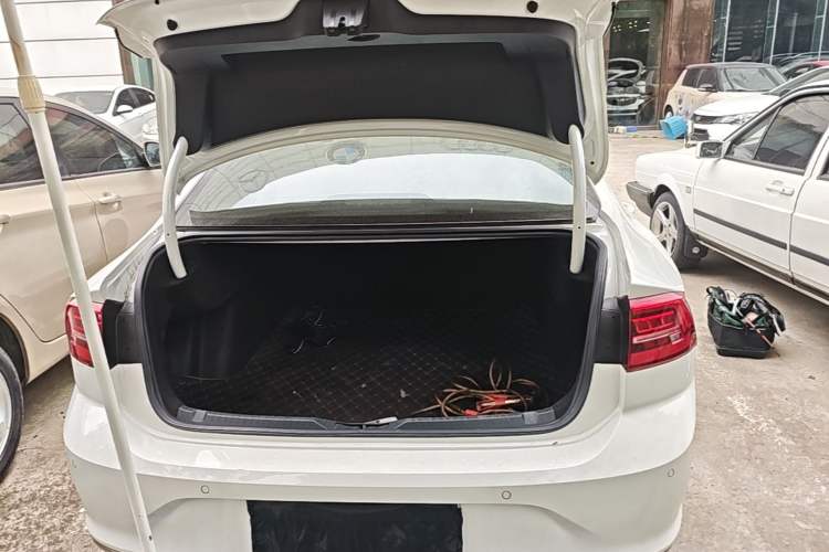 Used Volkswagen Lamando 2019 280TSI DSG Comfort Edition China VI standard Trunk