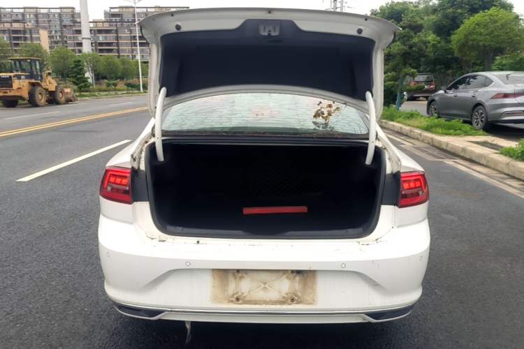 Used Volkswagen Lamando 2019 230TSI DSG Fashion Edition China VI Trunk