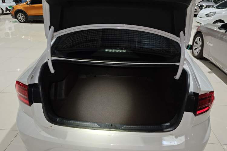 Used Volkswagen Lamando 2019 230TSI DSG Fashion Edition China VI Trunk