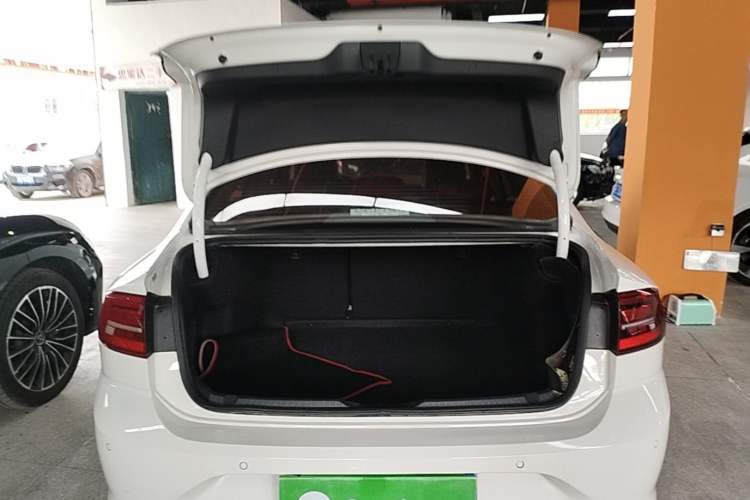 Used Volkswagen Lamando 2019 230TSI DSG Fashion Edition China VI Trunk
