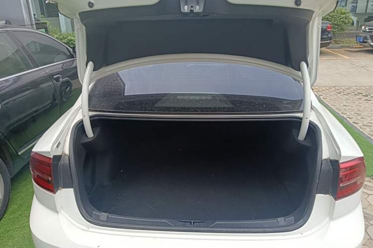 Used Volkswagen Lamando 2019 230TSI DSG Fashion Edition China VI Trunk