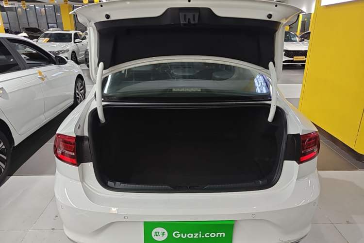 Used Volkswagen Lamando 2019 280TSI DSG Comfort Edition China VI standard Trunk