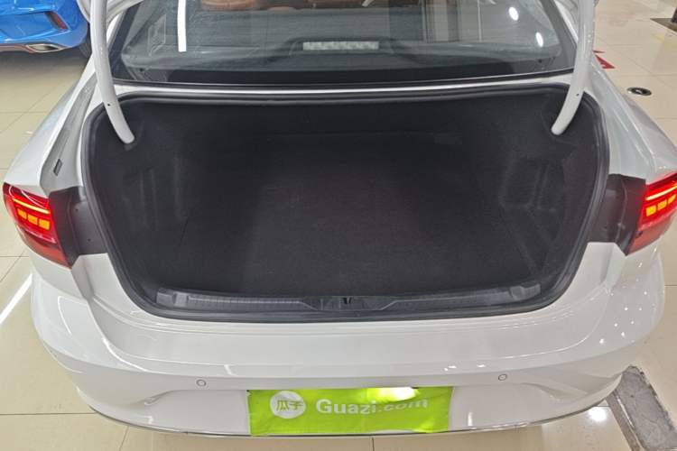 Used Volkswagen Lamando 2019 230TSI DSG Fashion Edition China V Standard Trunk