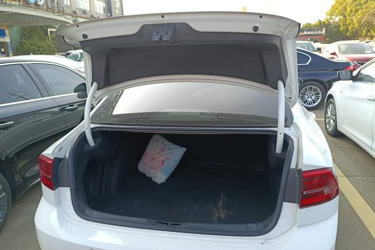 Used Volkswagen Lamando 2019 230TSI DSG Fashion Edition China V Standard Trunk