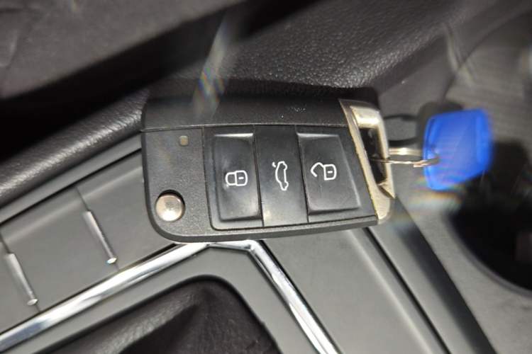 Used Volkswagen Lamando 2019 230TSI DSG Fashion Edition China V Standard Vehicle Key