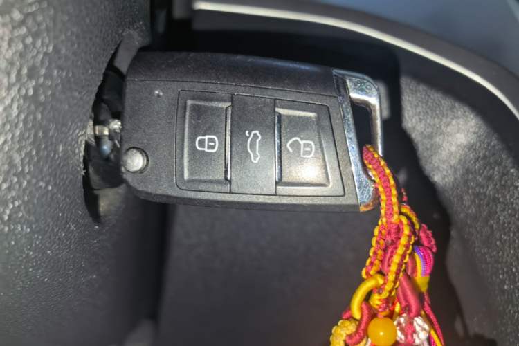 Used Volkswagen Lamando 2019 230TSI DSG Fashion Edition China V Standard Vehicle Key