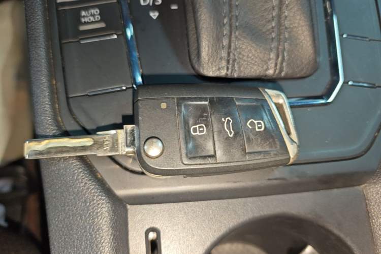 Used Volkswagen Lamando 2019 230TSI DSG Fashion Edition China V Standard Vehicle Key