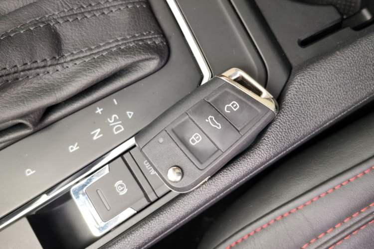 Used Volkswagen Lamando 2019 230TSI DSG Fashion Edition China V Standard Vehicle Key