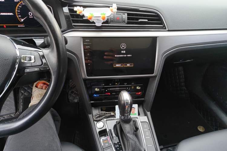 Used Volkswagen Lamando 2021 280TSI DSG Comfort Edition Audio And AC Panel
