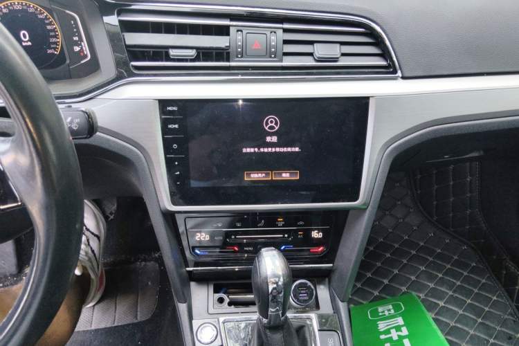 Used Volkswagen Lamando 2021 280TSI DSG Comfort Edition Audio And AC Panel
