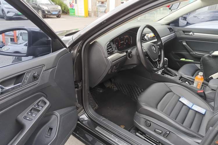 Used Volkswagen Lamando 2021 280TSI DSG Comfort Edition Driver Seat