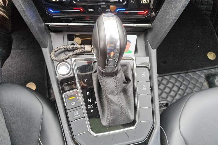 Used Volkswagen Lamando 2021 280TSI DSG Comfort Edition Gear Lever