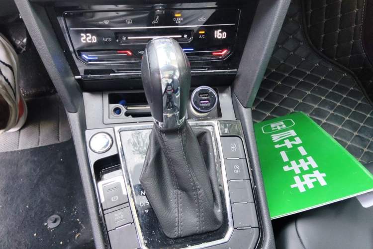 Used Volkswagen Lamando 2021 280TSI DSG Comfort Edition Gear Lever