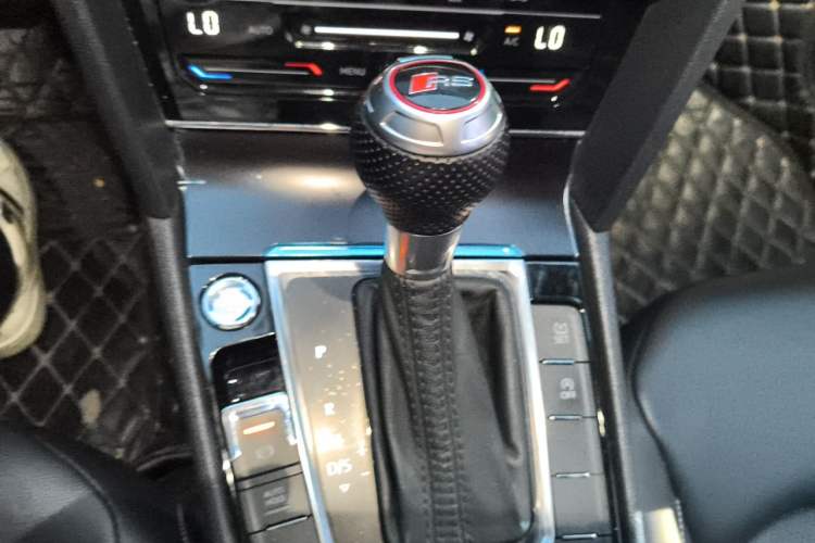 Used Volkswagen Lamando 2021 280TSI DSG Comfort Edition Gear Lever