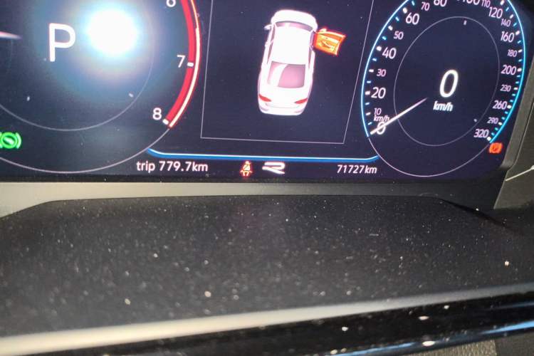 Used Volkswagen Lamando 2021 280TSI DSG Comfort Edition Odometer Close Up