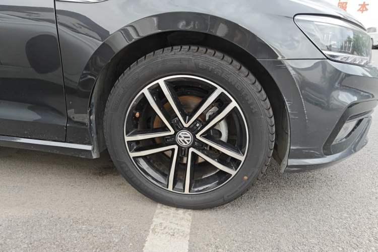 Used Volkswagen Lamando 2021 280TSI DSG Comfort Edition Right Front Wheel Hub