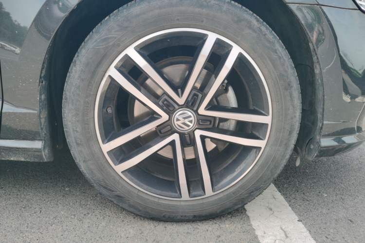 Used Volkswagen Lamando 2021 Revised Version 280TSI DSG Comfort Edition Right Front Wheel Hub