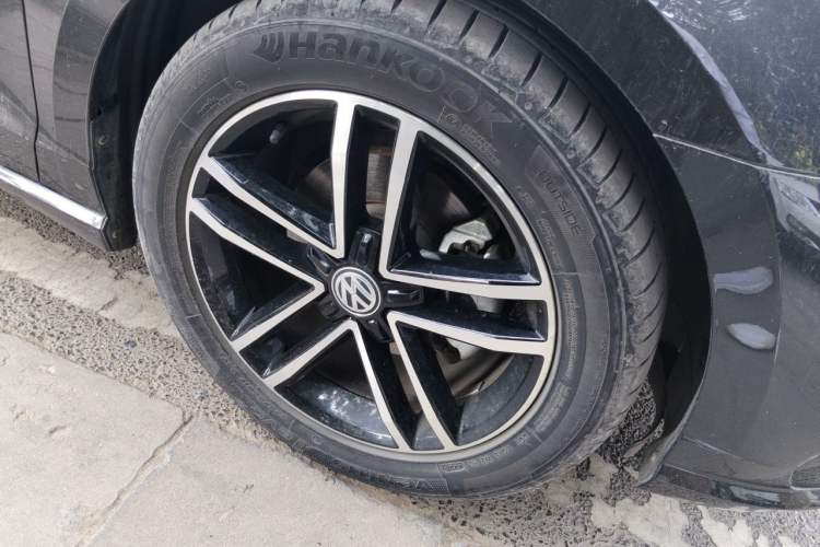 Used Volkswagen Lamando 2021 280TSI DSG Comfort Edition Right Front Wheel Hub