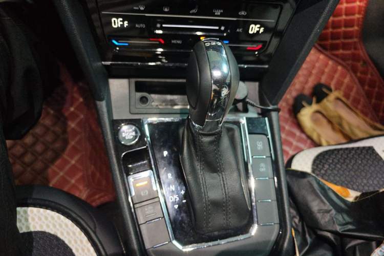Used Volkswagen Lamando 2021 280TSI DSG Comfort Edition Gear Lever