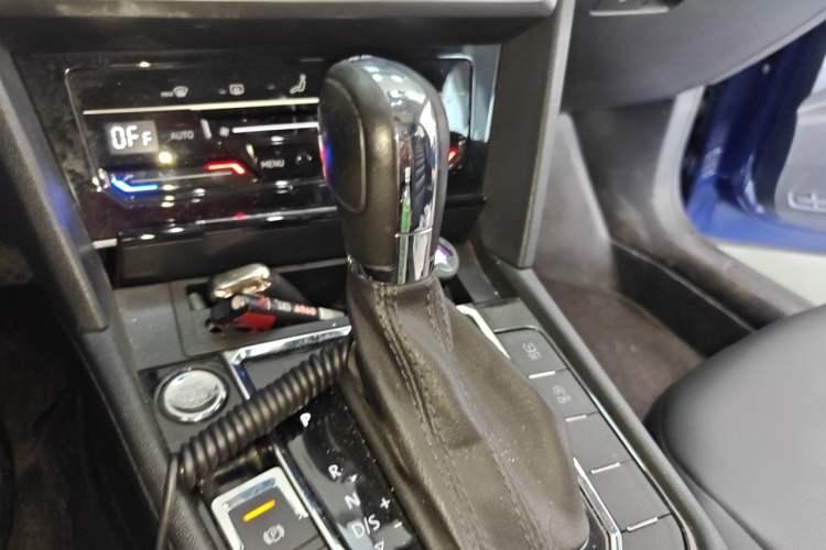 Used Volkswagen Lamando 2021 280TSI DSG Comfort Edition Gear Lever