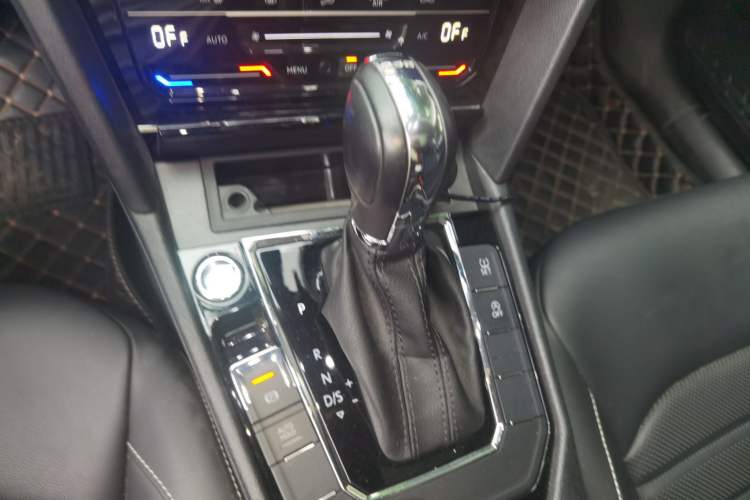 Used Volkswagen Lamando 2021 280TSI DSG Comfort Edition Gear Lever