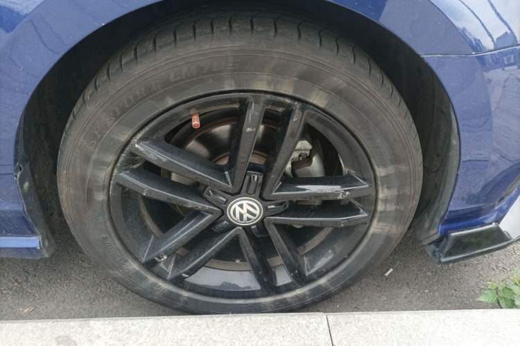 Used Volkswagen Lamando 2021 280TSI DSG Comfort Edition Right Front Wheel Hub
