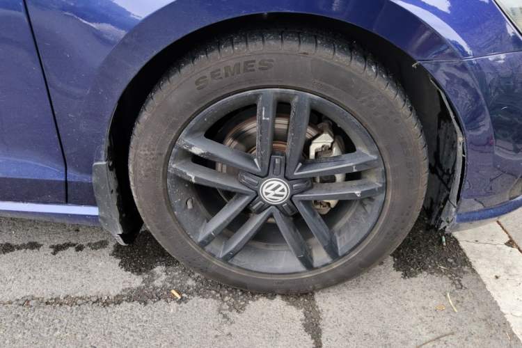 Used Volkswagen Lamando 2021 280TSI DSG Comfort Edition Right Front Wheel Hub