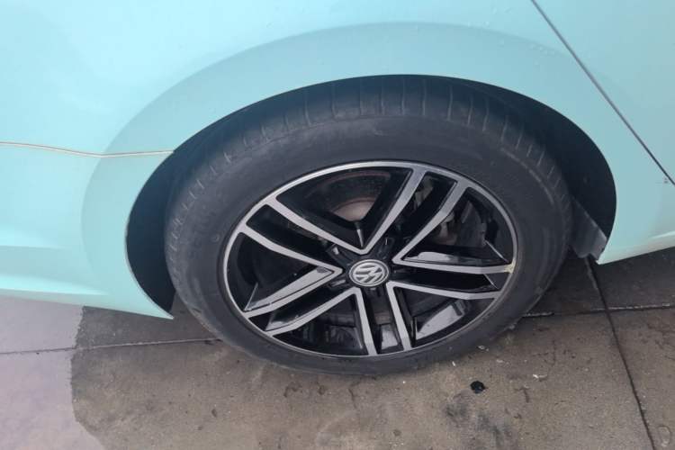Used Volkswagen Lamando 2021 280TSI DSG Comfort Edition Right Rear Wheel Hub