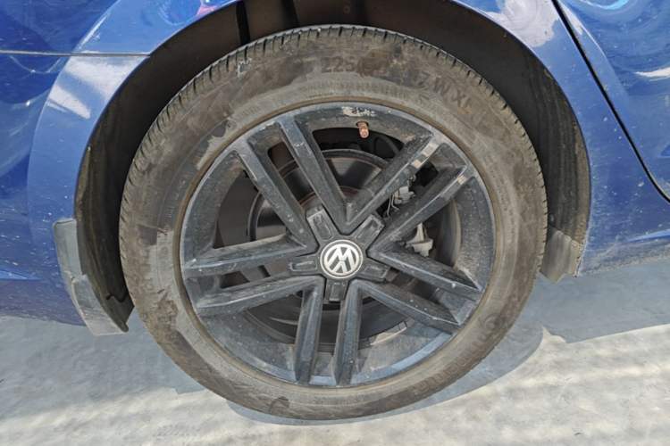 Used Volkswagen Lamando 2021 Revised Version 280TSI DSG Comfort Edition Right Rear Wheel Hub