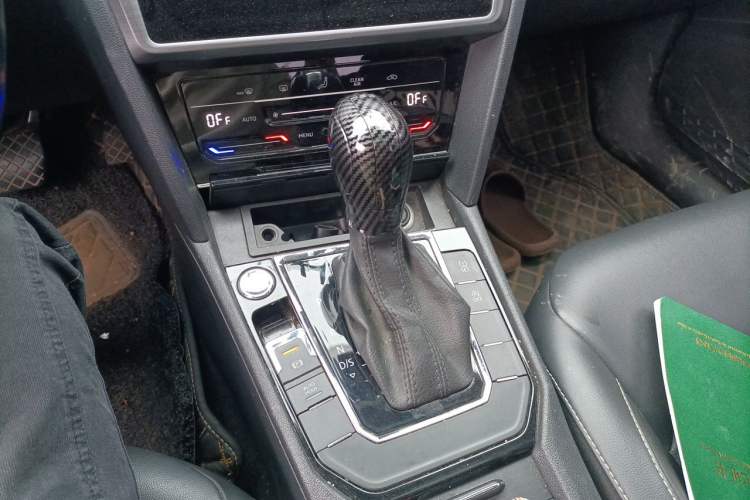 Used Volkswagen Lamando 2021 280TSI DSG Comfort Edition Gear Lever