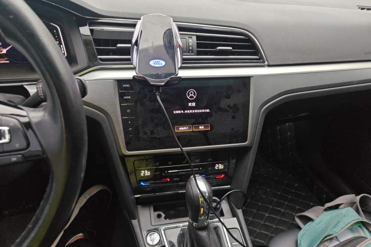 Used Volkswagen Lamando 2021 280TSI DSG Comfort Edition Audio And AC Panel