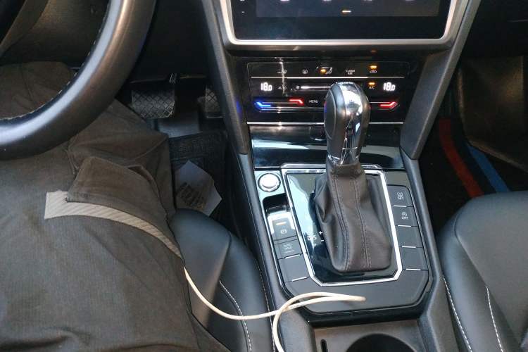 Used Volkswagen Lamando 2021 280TSI DSG Comfort Edition Gear Lever