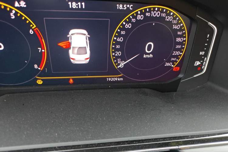 Used Volkswagen Lamando 2021 280TSI DSG Comfort Edition Odometer Close Up