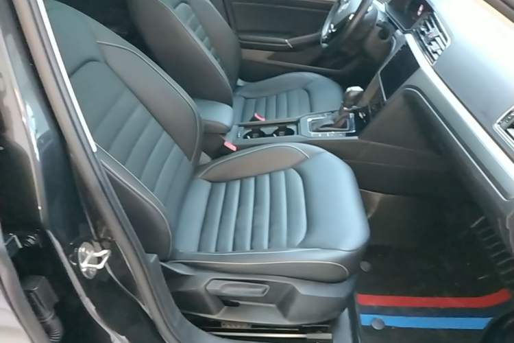 Used Volkswagen Lamando 2021 280TSI DSG Comfort Edition Right Front Seat