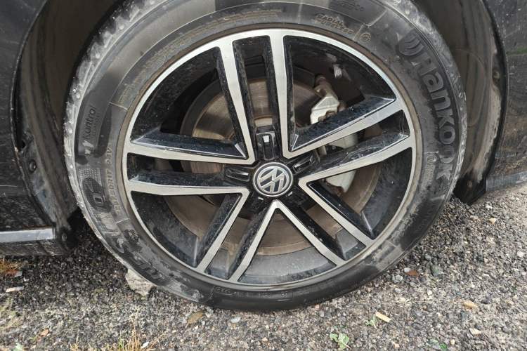Used Volkswagen Lamando 2021 280TSI DSG Comfort Edition Right Front Wheel Hub