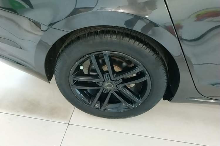 Used Volkswagen Lamando 2021 280TSI DSG Comfort Edition Right Rear Wheel Hub